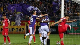 Lần đầu tiên diễn ra trận "derby thủ đô" ở chung kết Cúp QG trong 28 năm qua. Ảnh: MINH HOÀNG