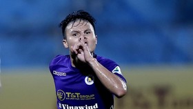 Quang Hải lập công ở bàn thắng quyết định cho Hà Nội FC. Ảnh: MINH HOÀNG