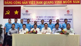 Phó chủ tịch VFF Cao Văn Chóng đến dự và phát biểu tại buổi khai mạc