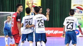 Niềm vui của các cầu thủ Vietfootball sau chiến thắng đầu tiên