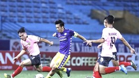 Văn Quyết ghi bàn thắng duy nhất của trận đấu. Ảnh: MINH HOÀNG