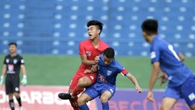 PVF (áo đỏ) vượt qua Quảng Nam để lấy vé vào bán kết. Ảnh: ANH KHOA