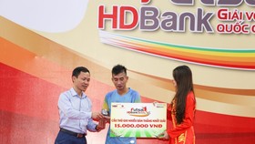 Phùng Trọng Luân nhận giải vua phá lưới mùa giải 2020
