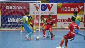 Tân Hiệp Hưng (áo đỏ) chia điểm cùng SS.Khánh Hòa