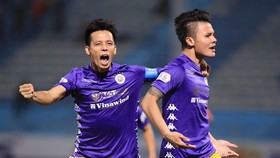 Văn Quyết cùng Quang Hải toả sáng ở giai đoạn quyết định của CLB Hà Nội