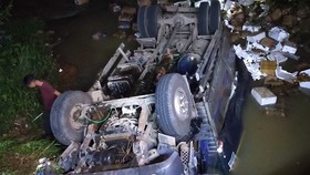 Đắk Nông: Xe tải mất lái lao xuống suối, 2 người tử vong