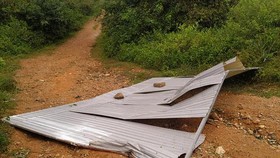 Đắk Lắk: Gió lớn, một người bị tôn bay trúng tử vong