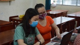 Giáo viên tiếp tục hướng dẫn học sinh tự ôn tập, làm bài tập trong thời gian nghỉ học