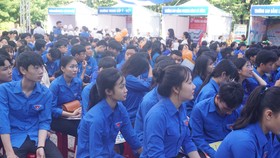 Chương trình “Tư vấn hướng nghiệp cho học sinh Trung học phổ thông” giúp các em có thêm thông tin, kiến thức để định hướng đúng ngành nghề phù hợp bản thân, điều kiện kinh tế gia đình và nhu cầu xã hội