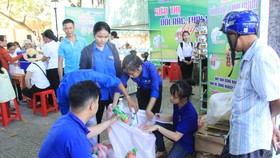 Mô hình Siêu thị "Đổi rác thải nhựa lấy quà tặng" nhận được sự hưởng ứng tham gia tích cực của người dân