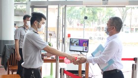 Máy Kiểm soát đo thân nhiệt từ xa tại trung tâm hành chính thành phố Đà Nẵng