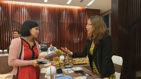Du khách tìm hiểu về những gói sản phẩm du lịch tại 3 địa phương