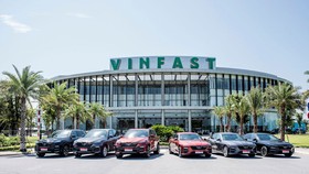 Sau chưa đầy 6 tháng có mặt trên thị trường, 3 dòng xe ô tô đầu tiên của VinFast đã nhận được hơn 17.000 đơn đặt cọc mua hàng