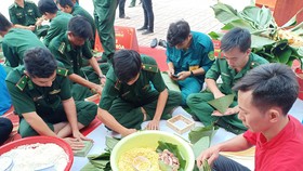 Lính Biên phòng thành phố giữ bình yên cho dân đón Tết