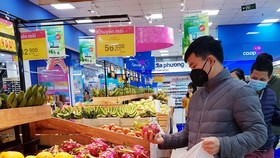 Thanh long đang được hệ thống siêu thị tại TPHCM hỗ trợ thu mua và tiêu thụ