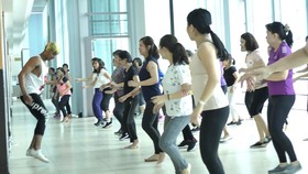 Nhiều phụ nữ tham gia các lớp thể dục để chăm sóc sắc đẹp, giữ gìn vóc dáng