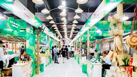 Một gian hàng tiêu biểu trong Khu nông sản - đặc sản Việt do An Khang Land tổ chức. Ảnh: HẢI HÀ