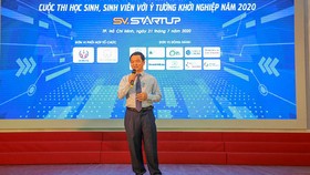 Chủ tịch HĐQT, Tổng Giám đốc Tập đoàn Xây dựng Hòa Bình, ông Lê Viết Hải đang chia sẻ với sinh viên tại Lễ phát động