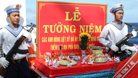 Tri ân các Anh hùng liệt sĩ