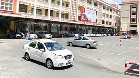 Thực hành lái ô tô tại Trường Cao đẳng nghề số 7, sáng 22-8. Ảnh: CAO THĂNG