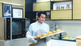 Diễn viên Cao Minh Đạt trong Vua bánh mì phiên bản Việt. Ảnh: ĐPCC