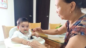 Hãy đưa trẻ vào nề nếp, cả trong ăn uống để tập cho con thói quen tốt sau này