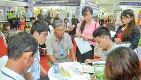 Doanh nghiệp và các nhà sản xuất gặp nhau tại Hội nghị kết nối cung cầu hàng hóa giữa TPHCM và các tỉnh, thành phố năm 2019. Ảnh: CAO THĂNG