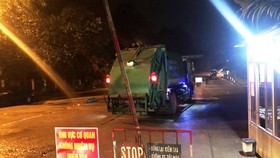 Các xe chở rác đã có thể ra vào bãi rác Nam Sơn để đổ rác sau khi người dân dỡ bỏ các chốt chặn