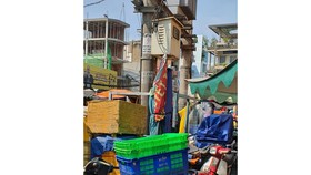 Trạm điện bị bao chiếm