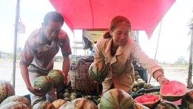 Tròng trành chợ nổi - Bài 2: Mai một nét văn hóa miền sông nước