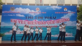 Một tiết mục văn nghệ tuyên truyền biển đảo của Vùng Cảnh sát biển 3