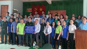 Trao kinh phí máy lọc nước cho Đồn Biên phòng Đắk Ơ, huyện Bù Gia Mập