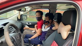 Những người trên ô tô khi bị lực lượng chức năng phát hiện