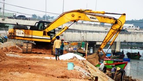 Nguyên nhân kè 12 tỷ bị sóng đánh nát ở Quy Nhơn