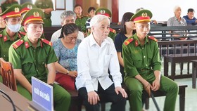 Giảm án cho cựu chánh án tòa án cùng 3 thuộc cấp tham ô tài sản