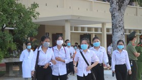 Nắng nóng kèm dịch Covid-19 gây nhiều khó khăn cho các thí sinh miền Trung dự kỳ thi tốt nghiệp THPT