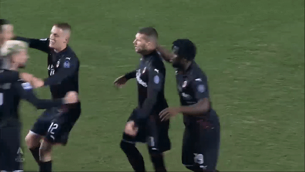 Brescia - AC Milan 0-1: Ibrahimovic kiến tạo, Rebic nhanh chân lập công