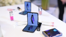 Galaxy Z Flip: Khẳng định cá tính sành điệu