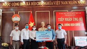 Ngân hàng TMCP Công Thương Việt Nam (Vietinbank) ủng hộ Quảng Nam 5 tỷ đồng