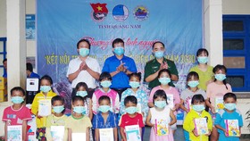 Ấm áp chương trình "Kết nối trái tim - Hướng về biên giới" ở Quảng Nam