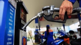 Giá xăng giảm 4.100 - 4.252 đồng/lít