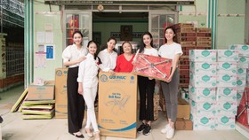Tiểu Vy, Lương Thuỳ Linh cùng các á hậu thăm, tặng quà trẻ em kém may mắn