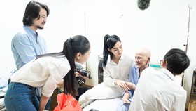 Chuyến từ thiện đầu tiên của Tân Hoa hậu Đỗ Thị Hà