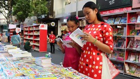 Hãy đến trải nghiệm đường hoa và đường sách rất thú vị trong kỳ nghỉ tết ở TPHCM