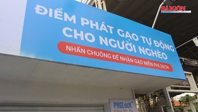 Độc đáo mô hình tự động phát gạo miễn phí