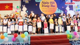 Thiếu nhi ngoại thành đón trung thu vui tươi