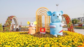 Rực rỡ những đường hoa xuân phục vụ Tết Canh Tý ở ĐBSCL