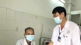 Cụ ông đã 101 tuổi vừa được các bác sĩ phẫu thuật thành công