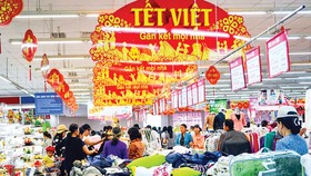 Rộn ràng mua sắm cuối năm