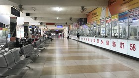 Bến xe miền Đông vắng khách. Ảnh: QUỐC HÙNG